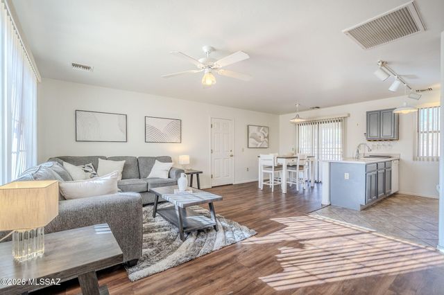 3732 S Paseo De Los Nardos, Green Valley, AZ 85614