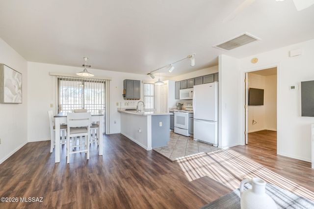 3732 S Paseo De Los Nardos, Green Valley, AZ 85614