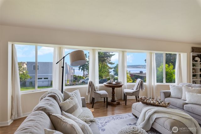 615 613 Lafayette Street, Steilacoom, WA 98388