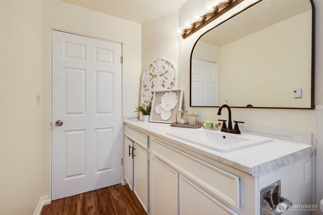 615 613 Lafayette Street, Steilacoom, WA 98388