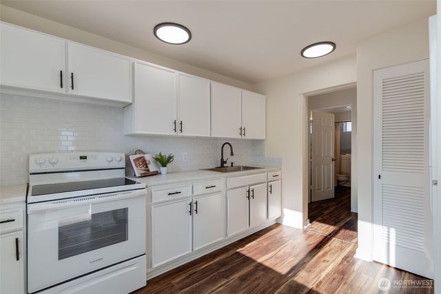 615 613 Lafayette Street, Steilacoom, WA 98388