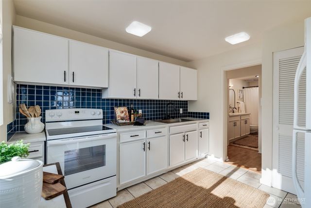 615 613 Lafayette Street, Steilacoom, WA 98388