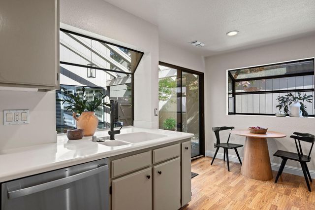 703 Dunbarton Cir, Sacramento, CA 95825