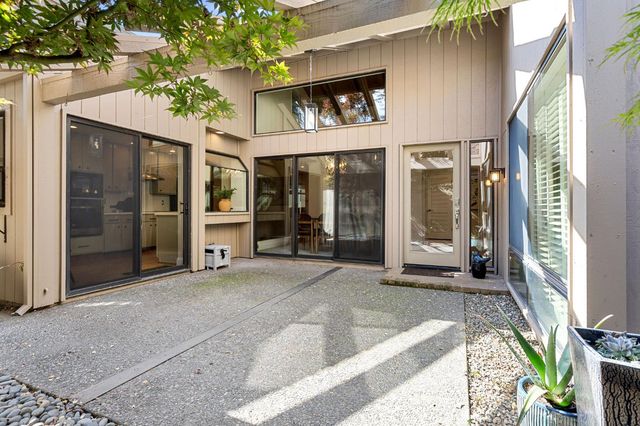 703 Dunbarton Cir, Sacramento, CA 95825