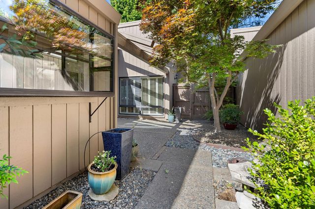 703 Dunbarton Cir, Sacramento, CA 95825