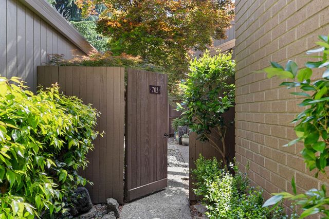 703 Dunbarton Cir, Sacramento, CA 95825