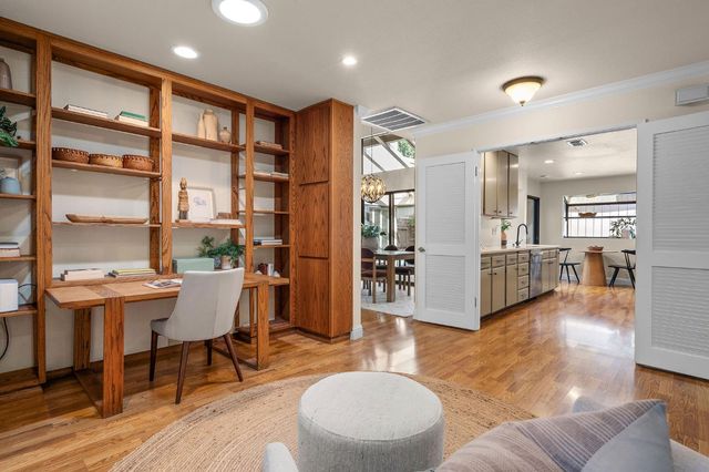 703 Dunbarton Cir, Sacramento, CA 95825