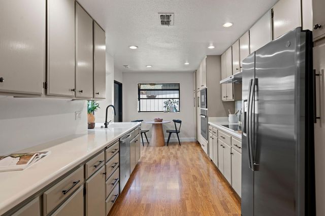 703 Dunbarton Cir, Sacramento, CA 95825