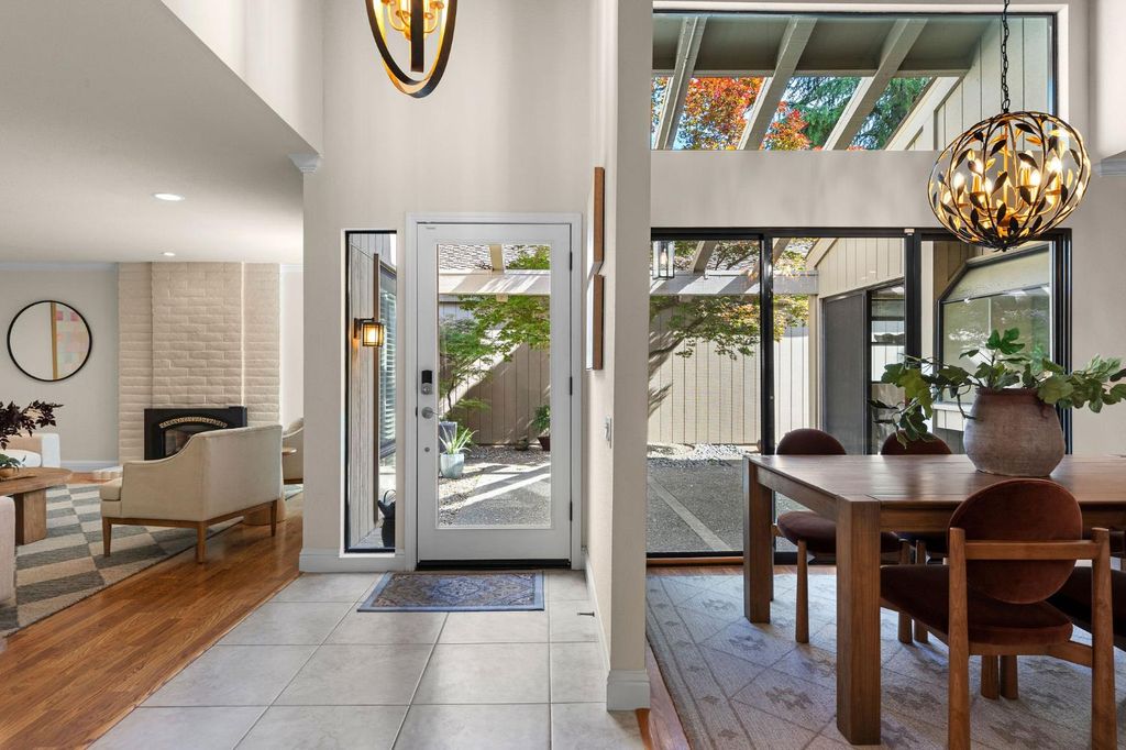 703 Dunbarton Cir, Sacramento, CA 95825