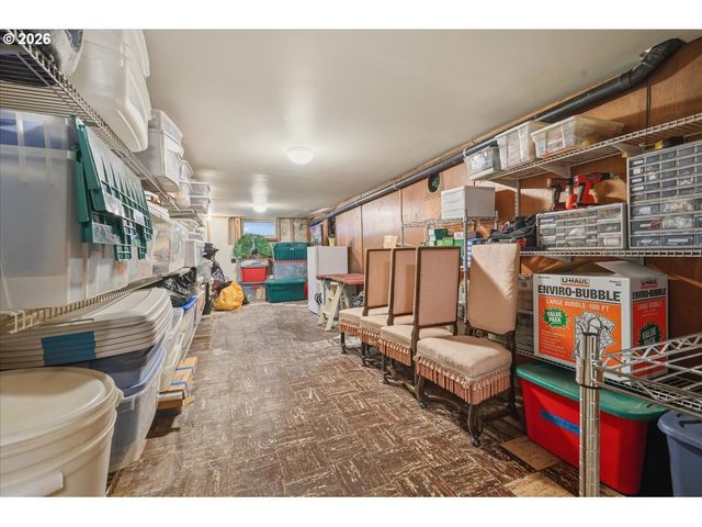 611 Se PEACOCK Ln, Portland, OR 97214