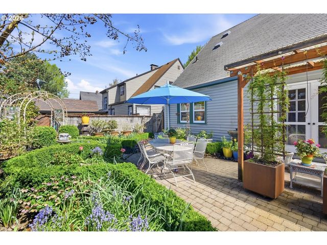 611 Se PEACOCK Ln, Portland, OR 97214