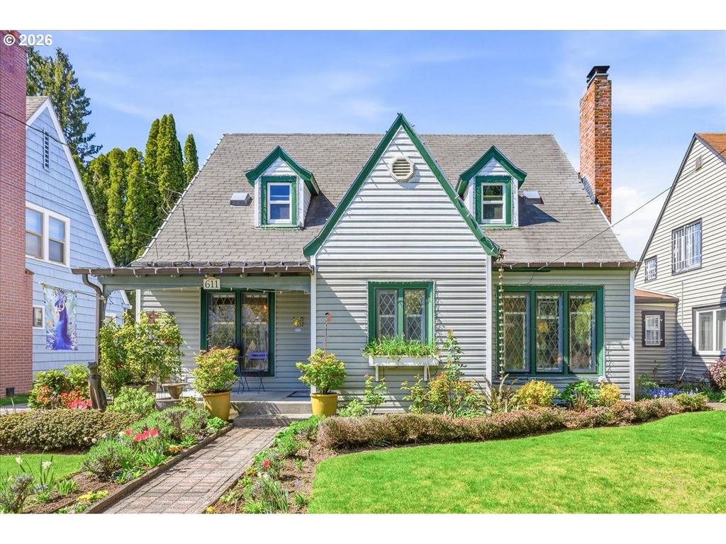 611 Se PEACOCK Ln, Portland, OR 97214