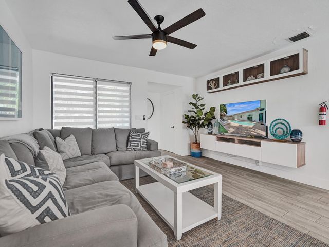 1561 SE 24th Ter, Pompano Beach, FL 33062
