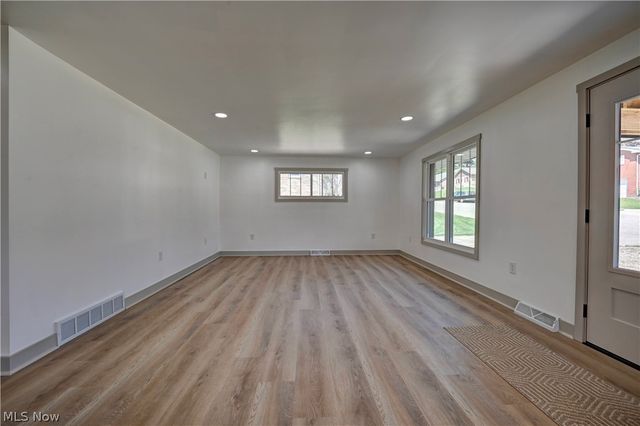 212 High Street, Dover, OH 44622