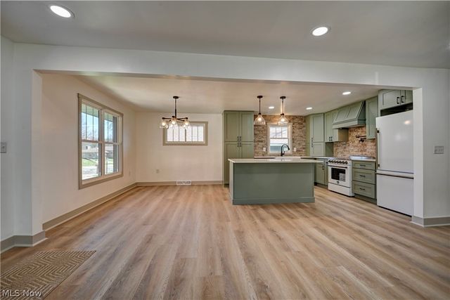 212 High Street, Dover, OH 44622