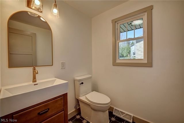 212 High Street, Dover, OH 44622