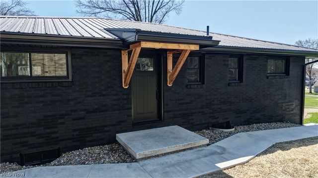 212 High Street, Dover, OH 44622