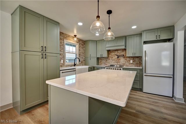 212 High Street, Dover, OH 44622