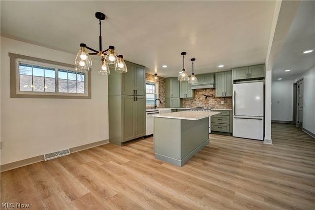 212 High Street, Dover, OH 44622
