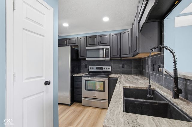 6306 Pickwick Court, Zionsville, IN 46077