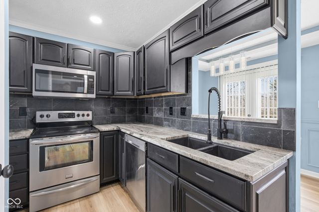 6306 Pickwick Court, Zionsville, IN 46077