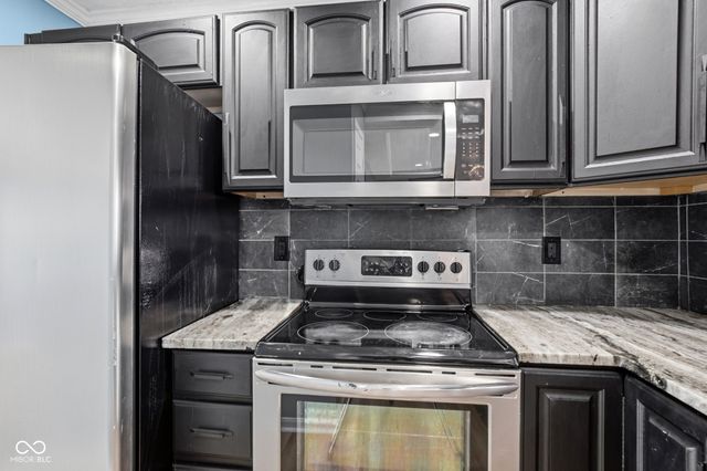 6306 Pickwick Court, Zionsville, IN 46077