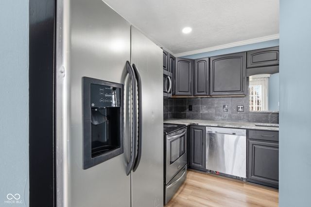 6306 Pickwick Court, Zionsville, IN 46077