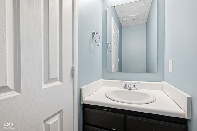 6306 Pickwick Court, Zionsville, IN 46077