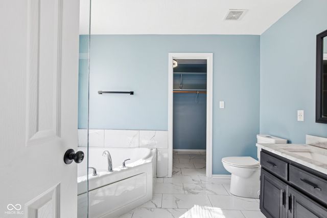 6306 Pickwick Court, Zionsville, IN 46077