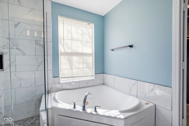 6306 Pickwick Court, Zionsville, IN 46077