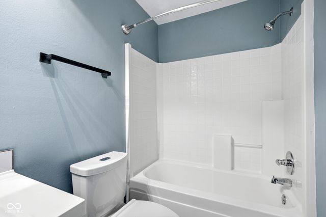 6306 Pickwick Court, Zionsville, IN 46077