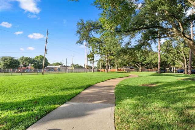 7723 Stonesdale Drive, Houston, TX 77095