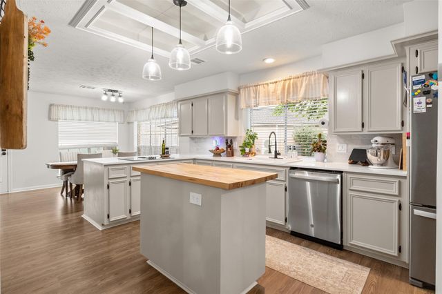 7723 Stonesdale Drive, Houston, TX 77095