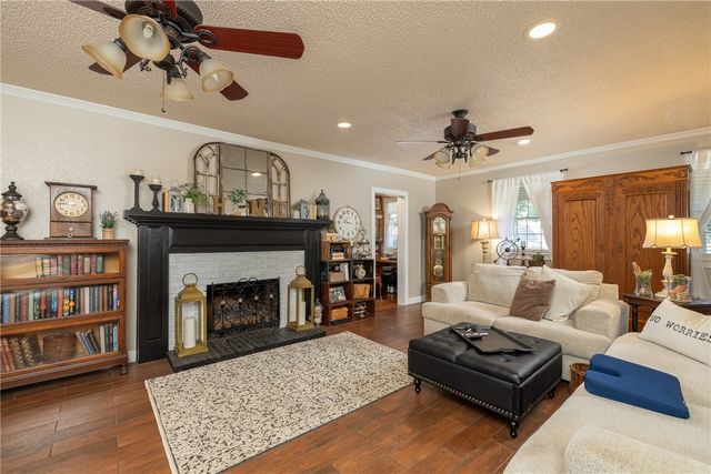 2490 E Camelot Place, Fayetteville, AR 72701