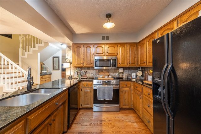 2490 E Camelot Place, Fayetteville, AR 72701