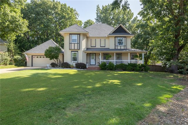 2490 E Camelot Place, Fayetteville, AR 72701