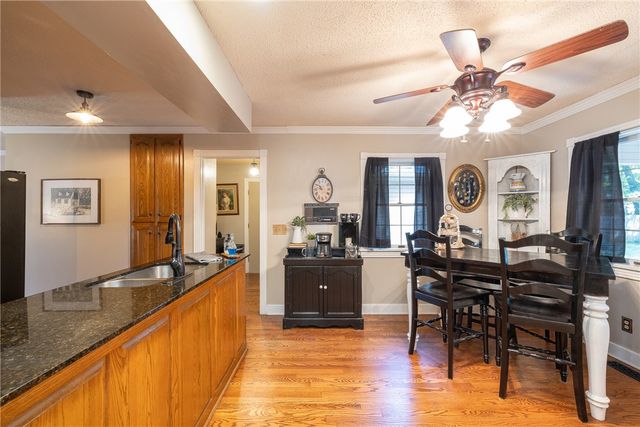 2490 E Camelot Place, Fayetteville, AR 72701