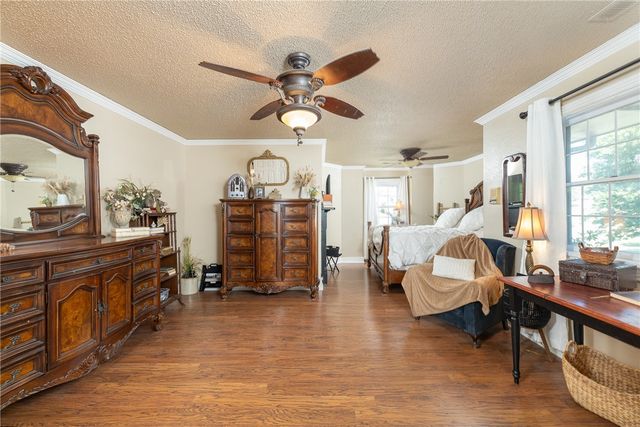 2490 E Camelot Place, Fayetteville, AR 72701