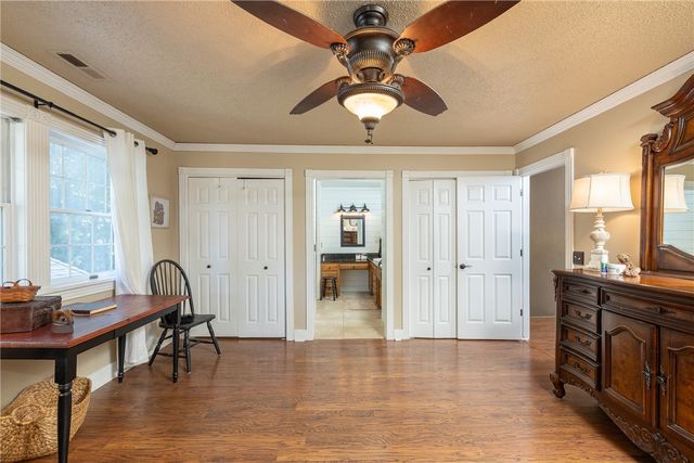 2490 E Camelot Place, Fayetteville, AR 72701