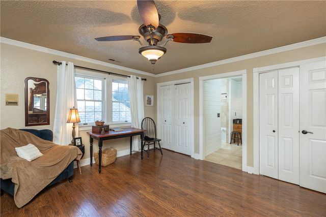 2490 E Camelot Place, Fayetteville, AR 72701