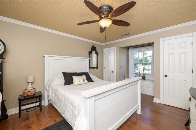 2490 E Camelot Place, Fayetteville, AR 72701
