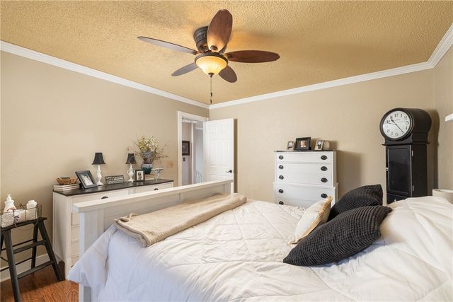 2490 E Camelot Place, Fayetteville, AR 72701