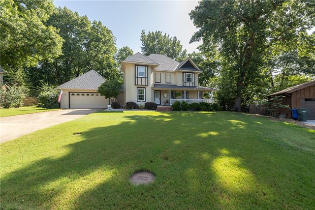 2490 E Camelot Place, Fayetteville, AR 72701