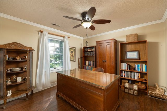 2490 E Camelot Place, Fayetteville, AR 72701