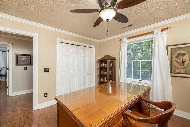 2490 E Camelot Place, Fayetteville, AR 72701