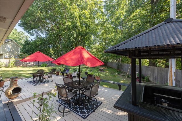 2490 E Camelot Place, Fayetteville, AR 72701