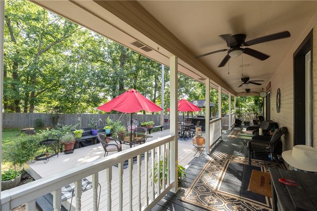 2490 E Camelot Place, Fayetteville, AR 72701