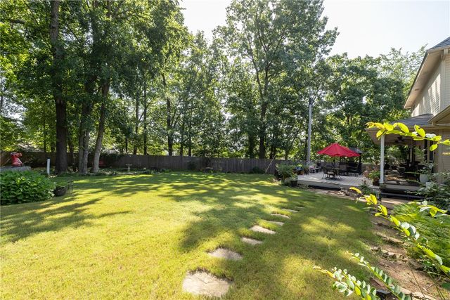 2490 E Camelot Place, Fayetteville, AR 72701