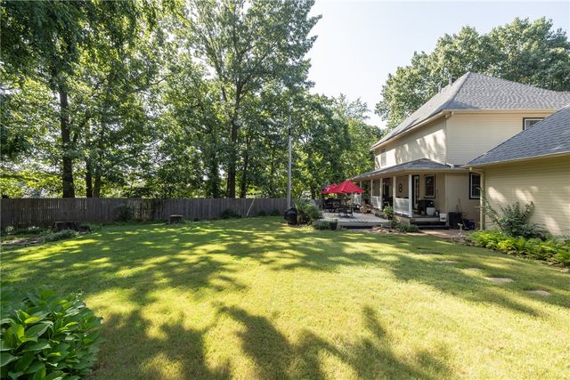 2490 E Camelot Place, Fayetteville, AR 72701