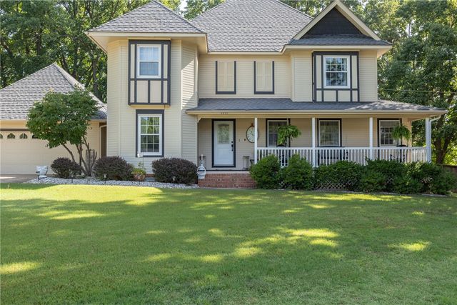 2490 E Camelot Place, Fayetteville, AR 72701